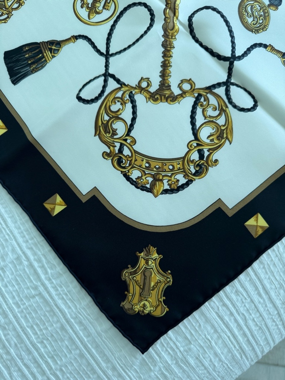 Hermes Scarf Carre 90 Black And White And Multi LES CLES Keys Silk - Picture 5 of 14